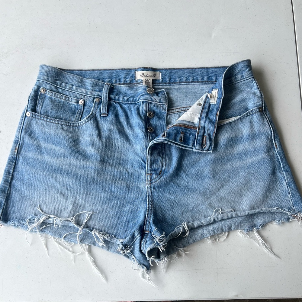 Madewell relaxed denim shorts Size 32 (14)
